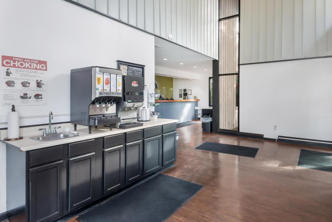 Americas Best Value Inn-Painted Post Ngoại thất bức ảnh
