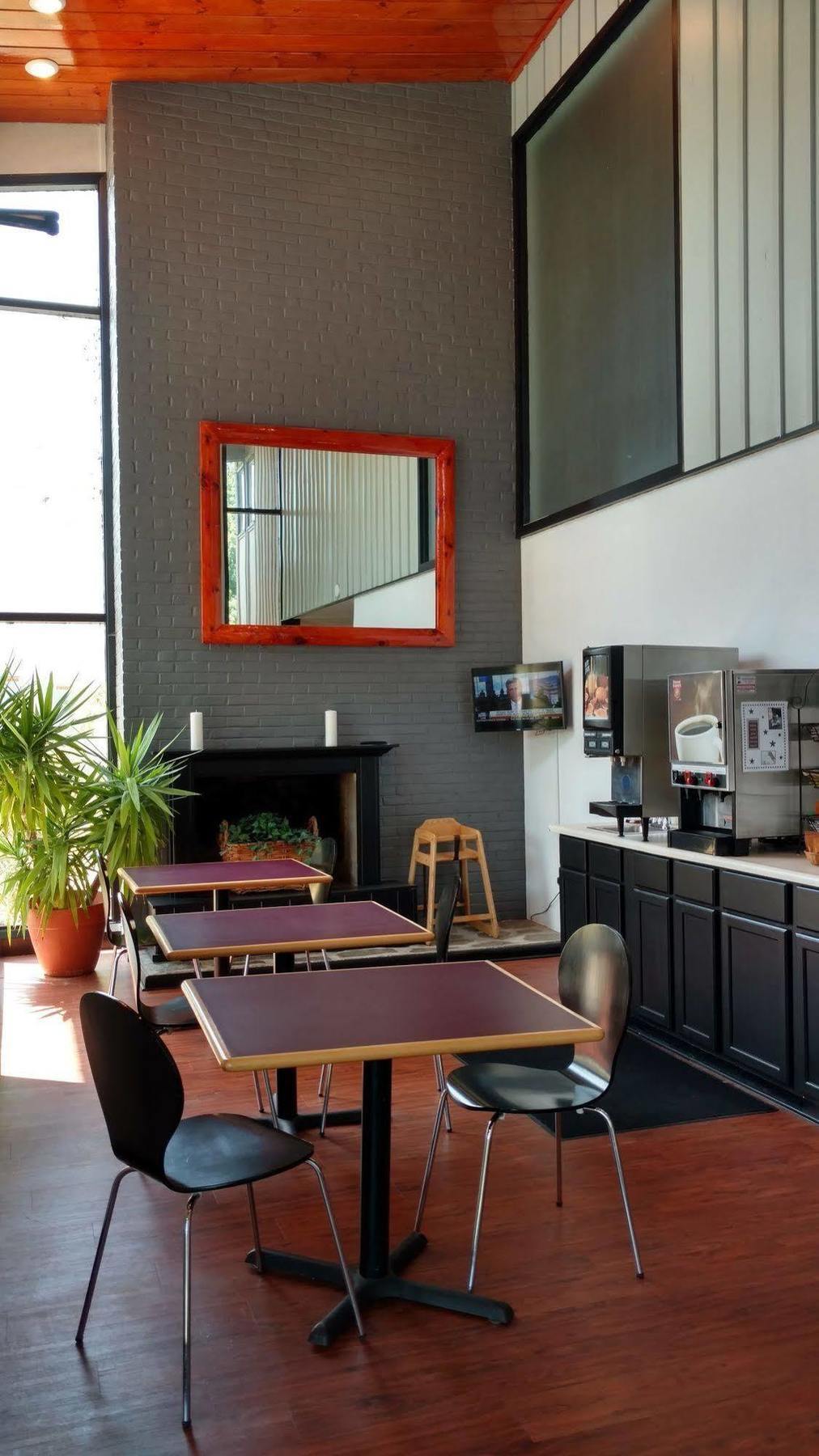 Americas Best Value Inn-Painted Post Ngoại thất bức ảnh