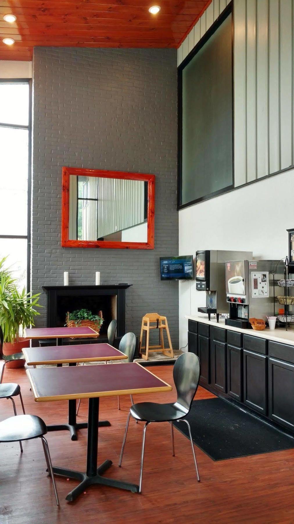 Americas Best Value Inn-Painted Post Ngoại thất bức ảnh