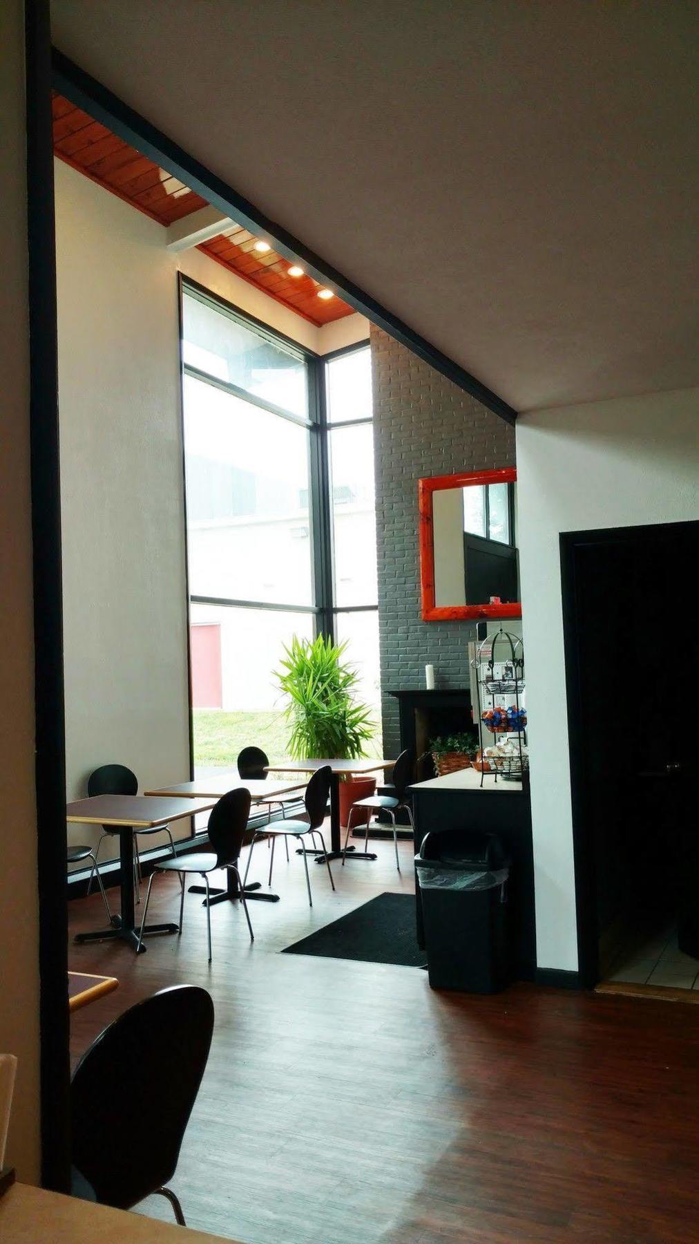 Americas Best Value Inn-Painted Post Ngoại thất bức ảnh